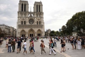 People queue to enter in the Notre-Dame cathedral to attend a mass marking the Assumption on August 15, 2012 in Paris. French Catholics marked the Assumption holiday with prayers focused on the family and children that were designed to underline the Church's opposition to gay marriage. AFP PHOTO PIERRE VERDY